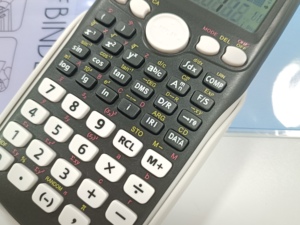 90MS Calculadora de dos líneas 349 Teclado de plástico Calculadora científica Calendario Calculadora científica de doble potencia - Product Image 2