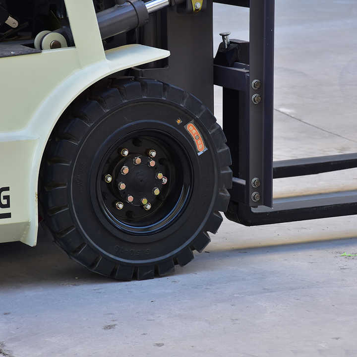 Advanced Smart Technology Forklift with Multi Industry Adaptability and High Capacity Battery for Extended Runtime