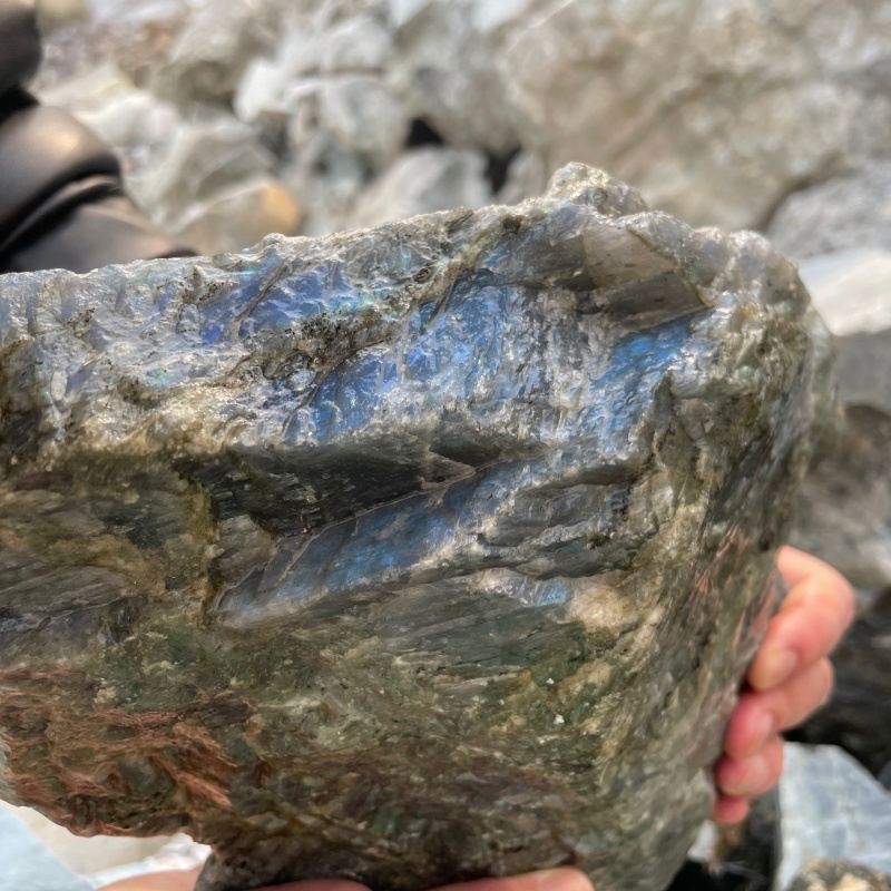 Grande pierre brute de labradorite