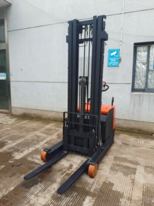 Model ulaşmak istifleyici denge istifleyici üzerinde 1.5t 2t ağır tarzı elektrikli istifleyici standı - Product Image 3