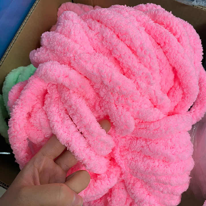 Arm Knitting Chunky Blanket Yarn Soft Washable Wholesale Price Thick Chenille Yarn