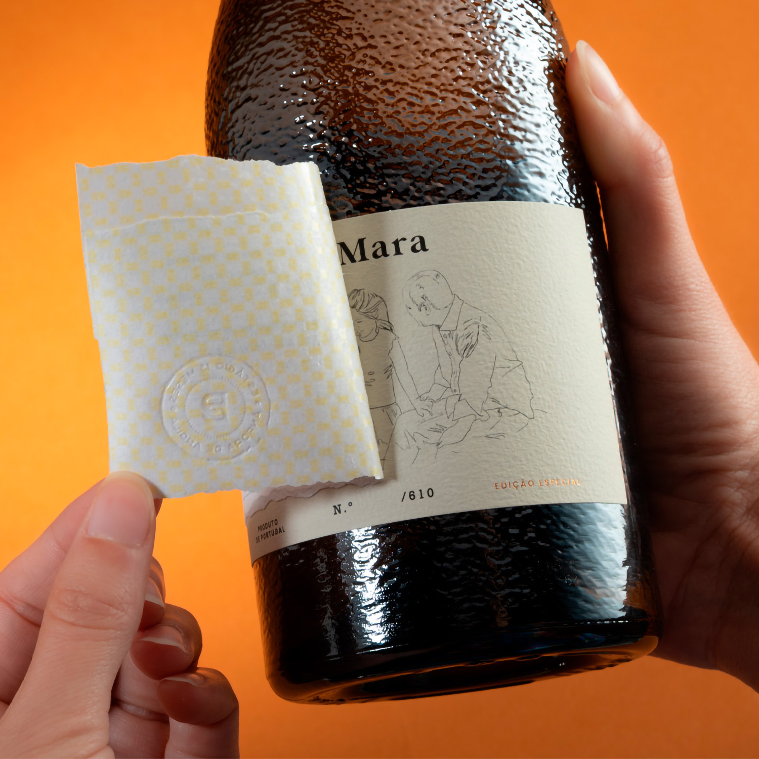 Étiquette de vin multicouche