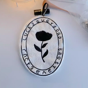 简约黑白绣花标志浴巾快干珊瑚绒批发浴室厨房挂手巾 - Product Image 4