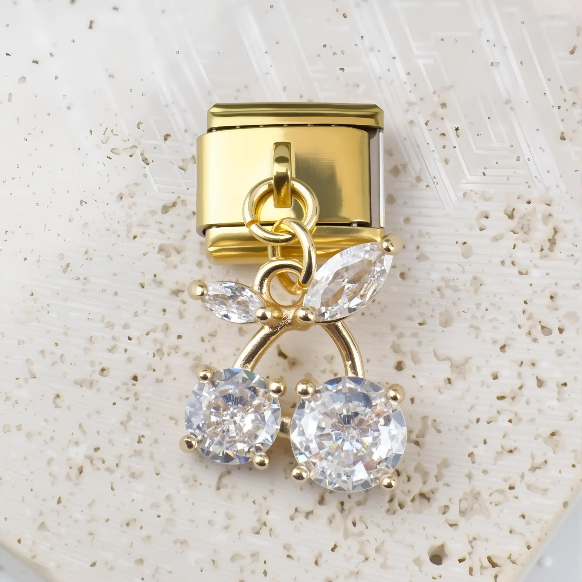 Cerise strass transparente