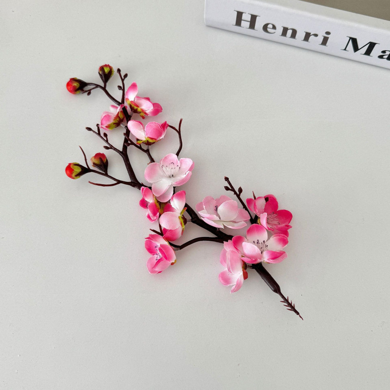 Petites fleurs de prunier roses