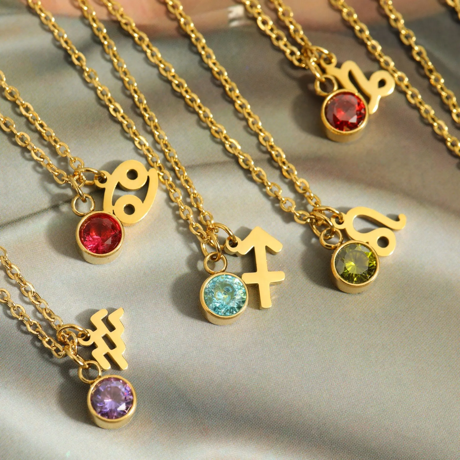 Best-seller classico in acciaio inox 18k collana d'oro dodici costellazioni Rune zircone appeso popolare collana da donna