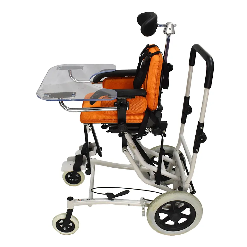 كرسي متحرك طبي قابل للتعديل للأطفال كرسي متحرك آمن مع طاولة طعام للأطفال المصابين بمرض الشلل الدماغي