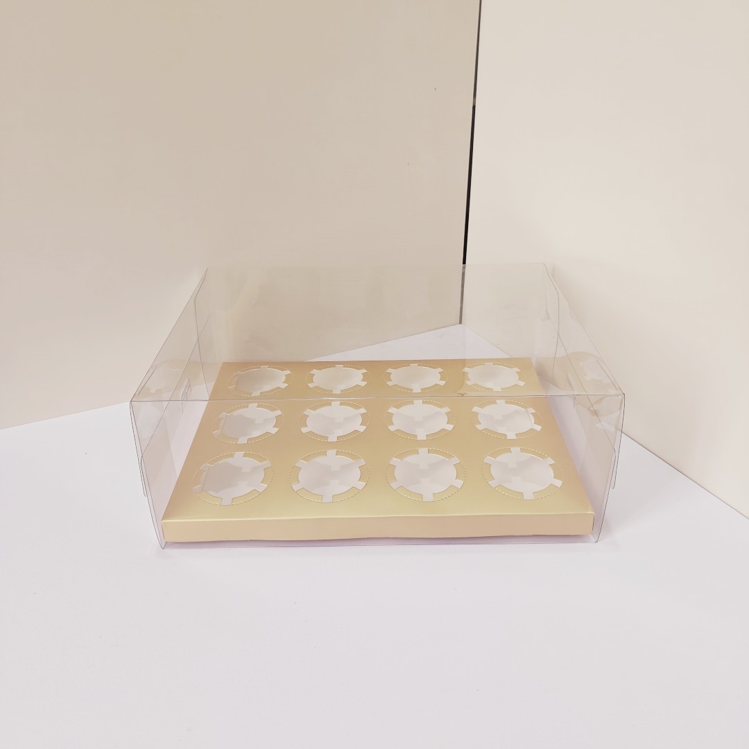 Boîte à gobelets en papier transparent, présentée sur un côté avec 12 ronds dorés.