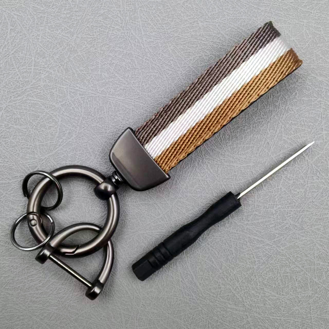 Ruban café blanc avec tournevis