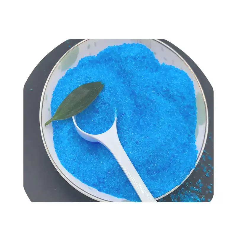 Sulfate cuivrique de sulfate de cuivre de catégorie industrielle CAS 7758 pour nettoyer les eaux d'égout/sulfate cuivrique vitriol bleu