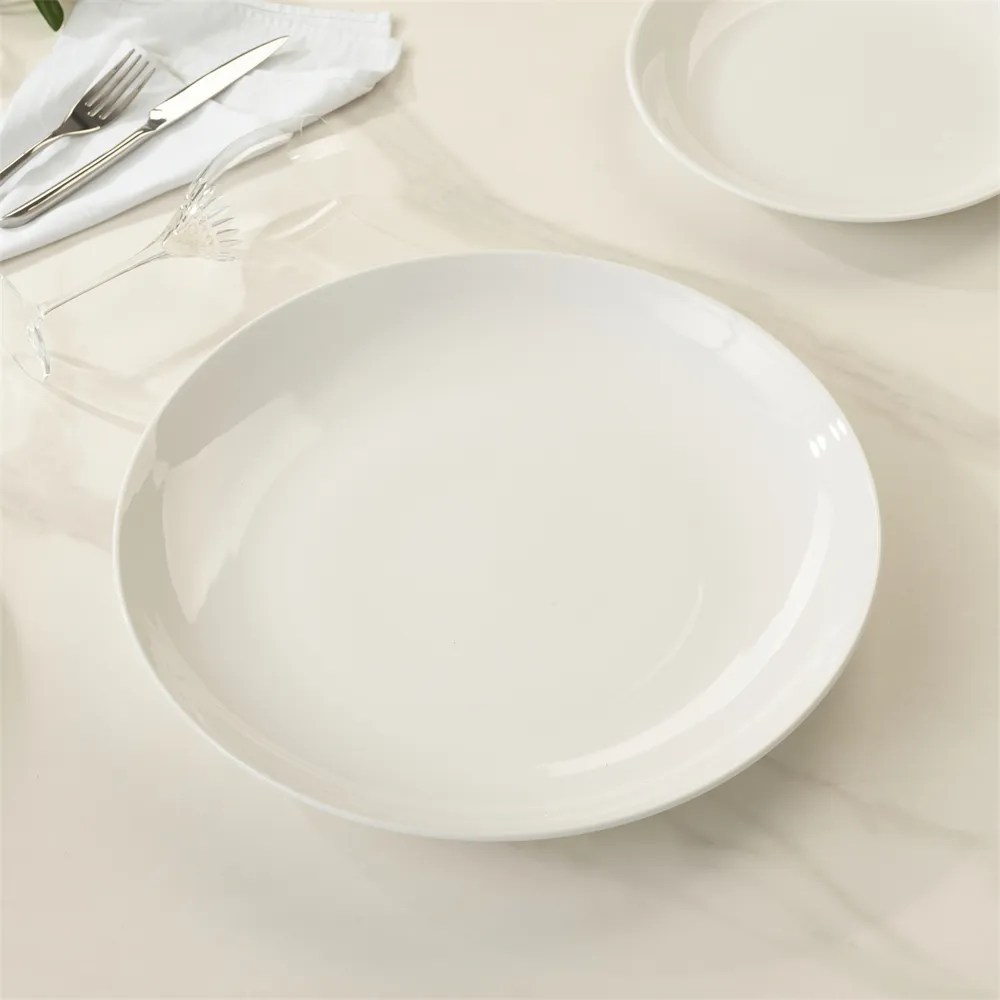 Auratic vendita calda fine porcellana bianca piatti e piatti impilabili piatti piatti rotondi in ceramica per hotel, ristoranti