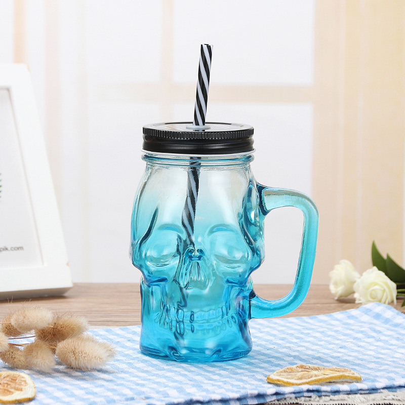 Crâne dégradé bleu avec paille