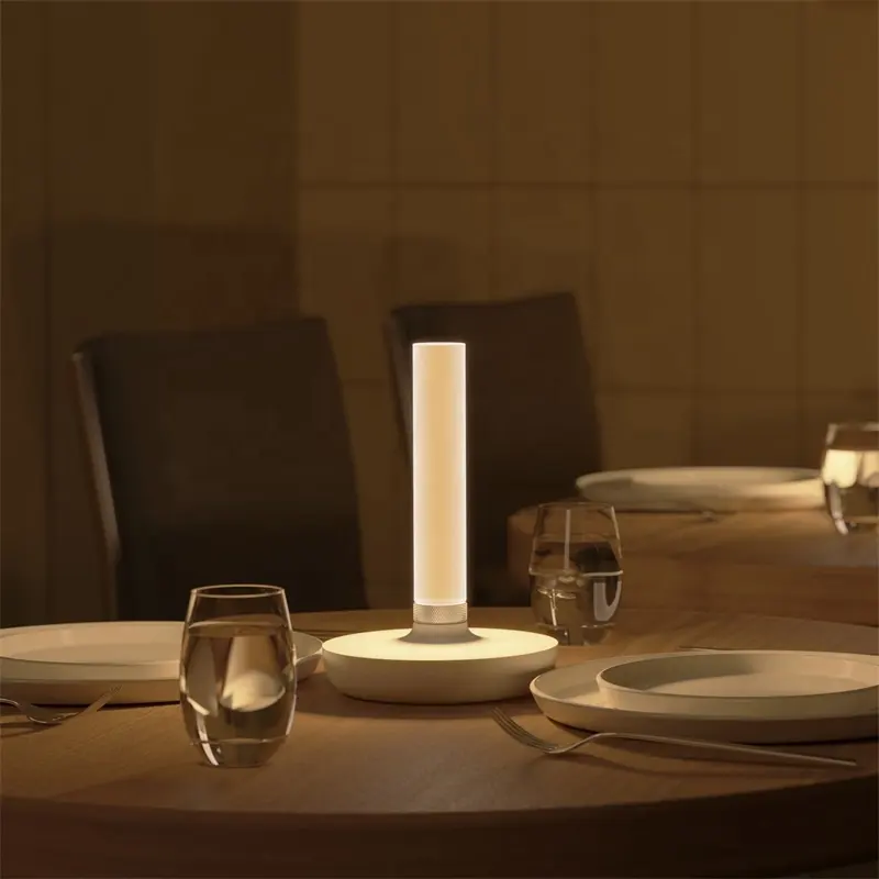 Lampada da tavolo classica in porcellana classica per soggiorno/hotel con base cilindrica tradizionale all'ingrosso