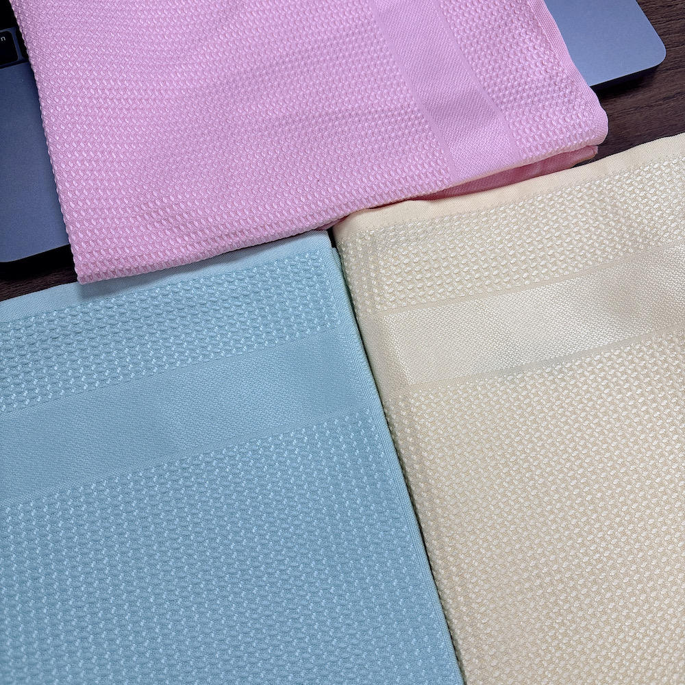 สีชมพูสีเขียวสีเหลือง