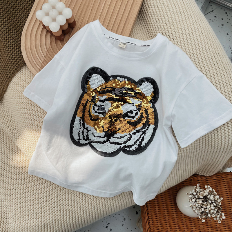 Panda becomes tiger short sleeve t-shirt