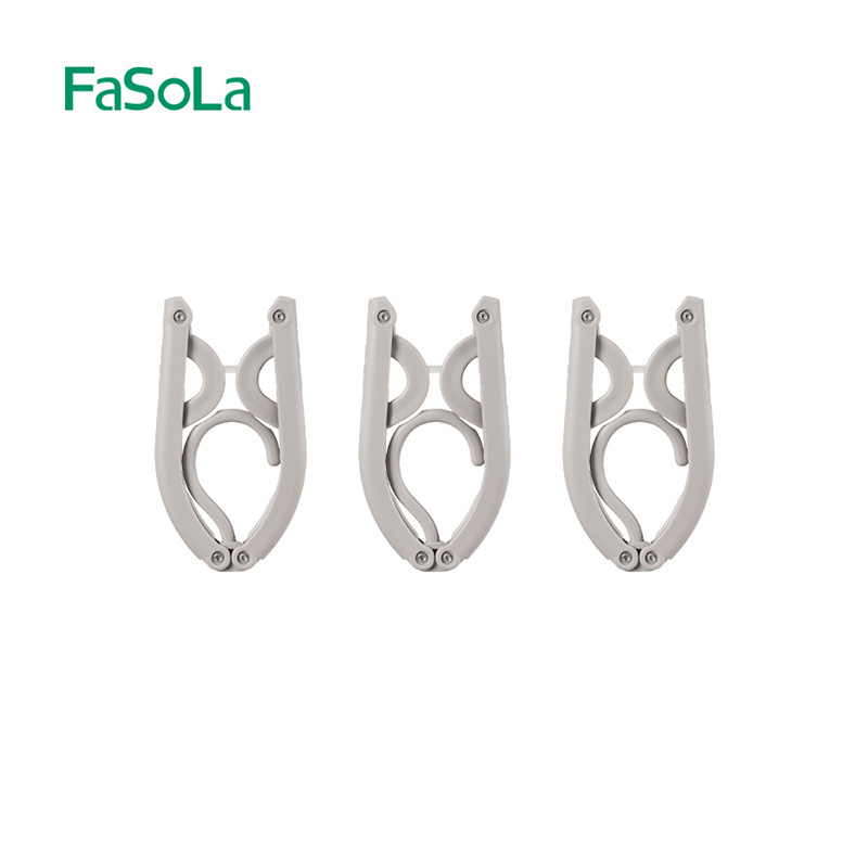 Light gray travel hangers (3 pieces)