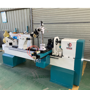 Máquina de torno de madera CNC con conveniente sistema de carga automática - Product Image 2