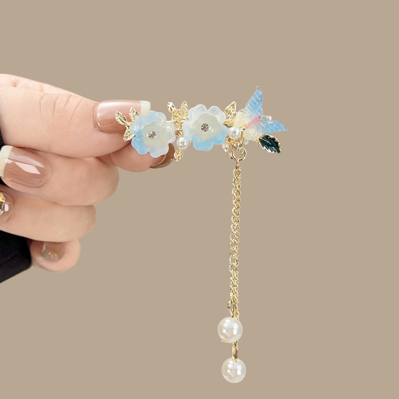 Papillon à fleurs bleues doubles
