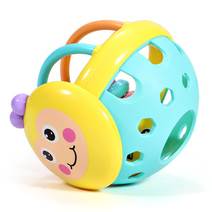 赤ちゃんの手を引くボールのおもちゃ柔らかいゴムのガラガラ幼児期噛むベルおもちゃ蜂ハンドベルガラガラダンベルおもちゃ012ヶ月