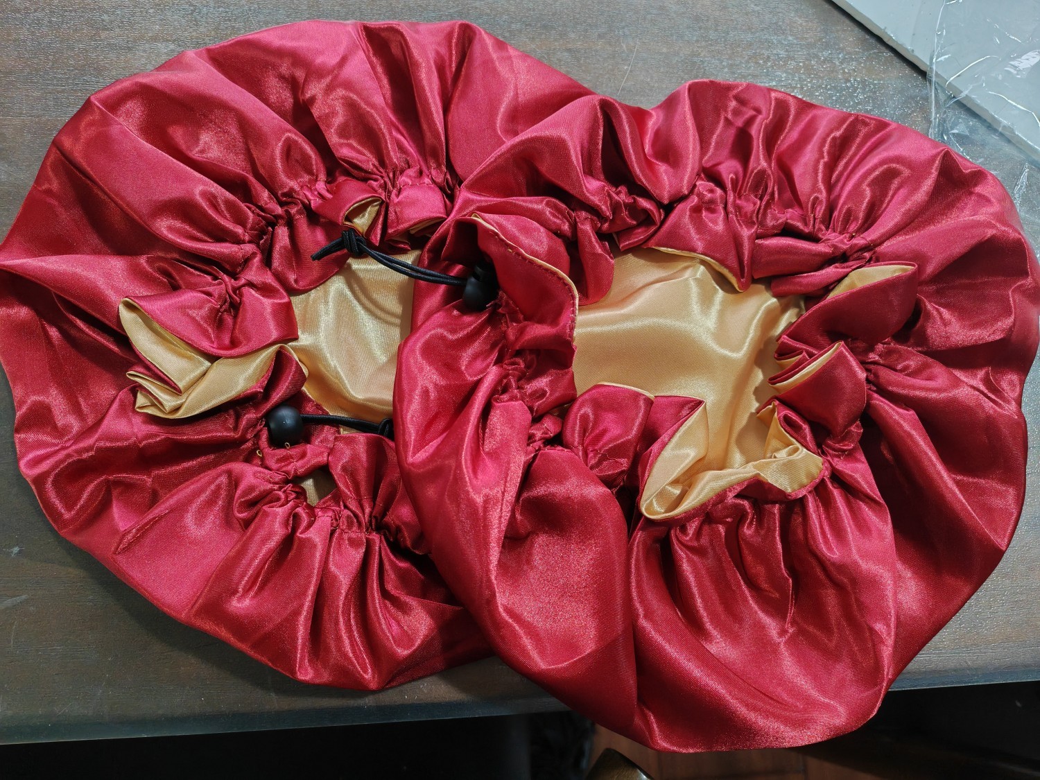 large edge bonnet with buckle and logo