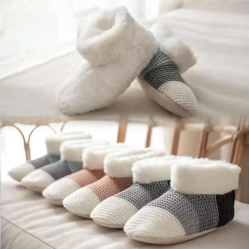 Pantofole di peluche calde e soffici addensate invernali di alta qualità calze da notte antiscivolo per interni calze da pavimento in lana a righe sfocate accoglienti per adulti