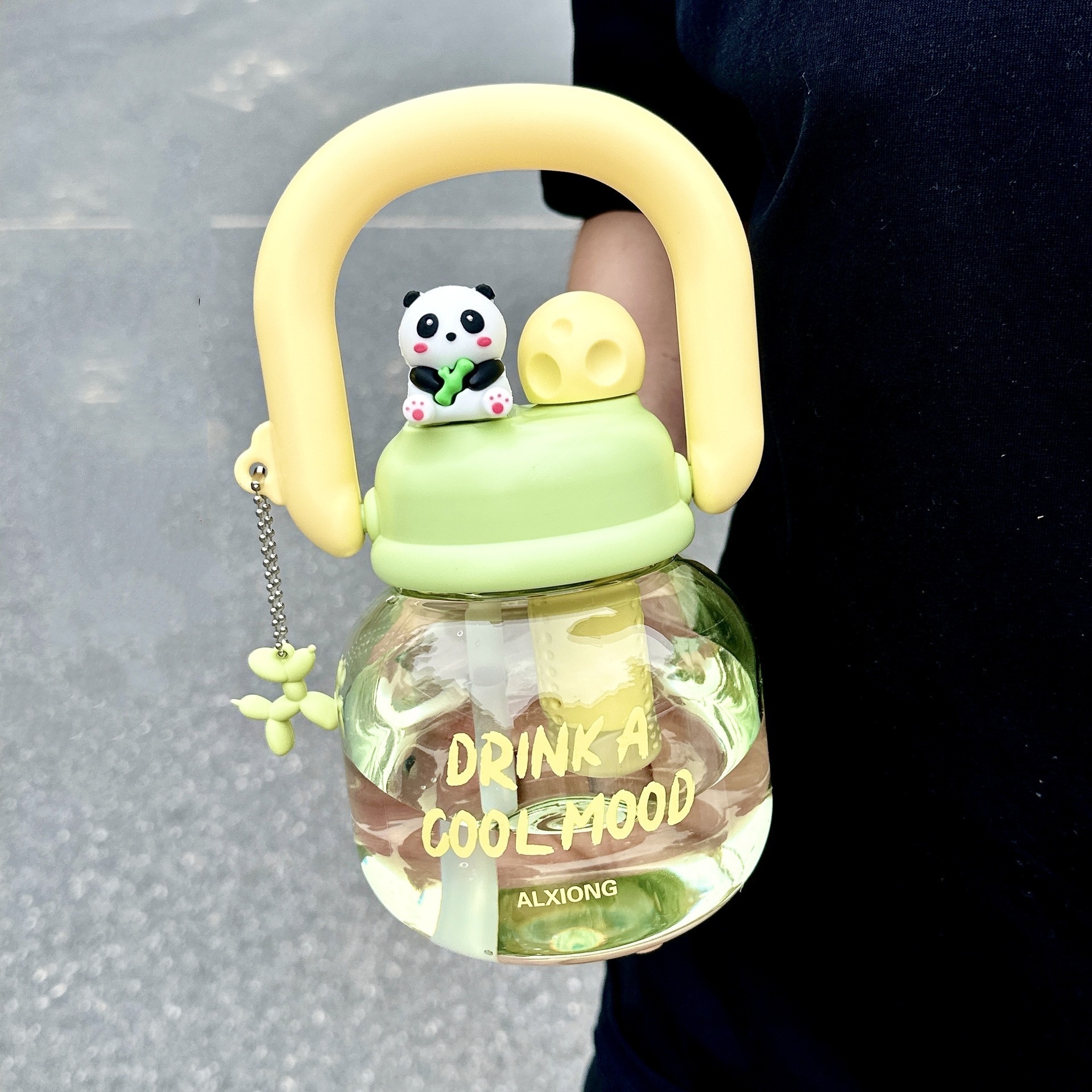 vert avec peluche panda et pendentif chiot