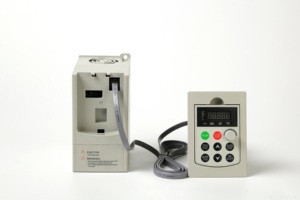 Venta de la fábrica Mini 1 a tipo de entrada 3 Salida de fase de 5,5 KW Unidad de frecuencia Variable/convertidor/VFD/7,5 HP para trituradora de Motor