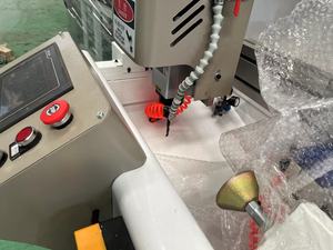 Centro de mecanizado CNC de 5 ejes de alta precisión Nueva máquina de perforación y fresado de perfil de aluminio vertical para planta de fabricación - Product Image 4