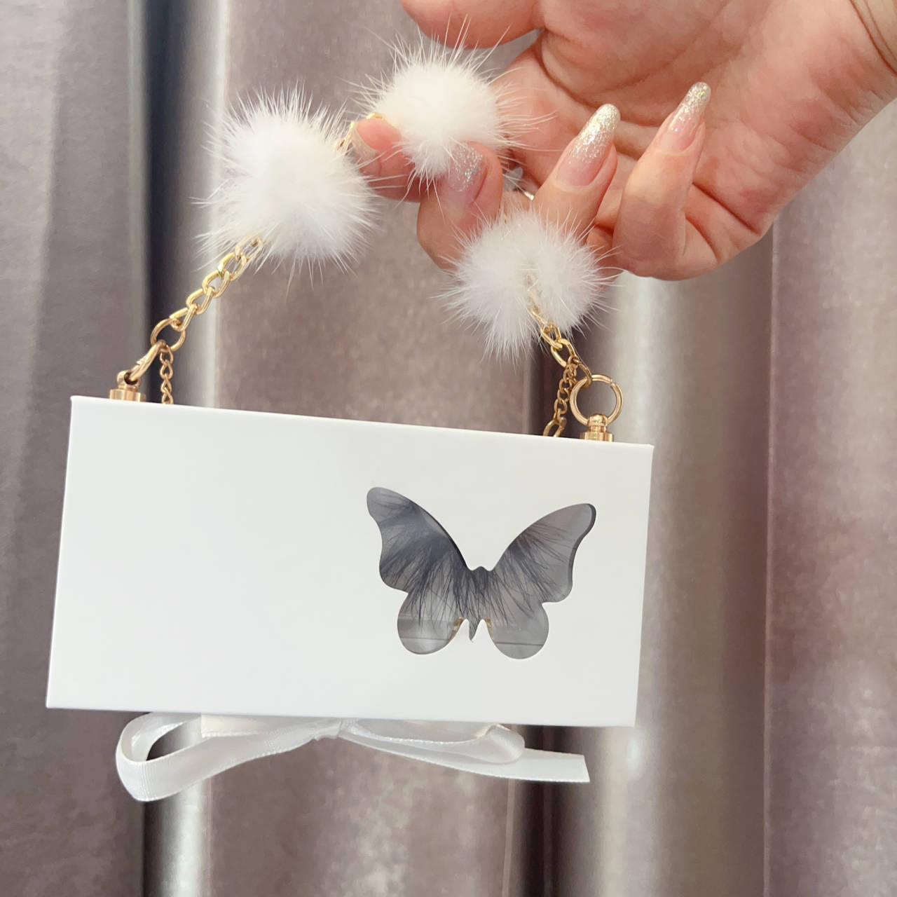 empty lash packaging with chain