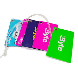 Etiqueta de equipaje de PVC impresa personalizada de diseño gratuito con cuerda elástica transparente Producto de impresión de plástico - Product Image 1