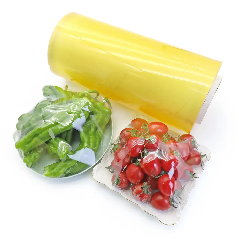 Rolo de filme plástico PVC da propriedade da resistência de névoa apropriado para todos os tipos de embalagem de alimentos