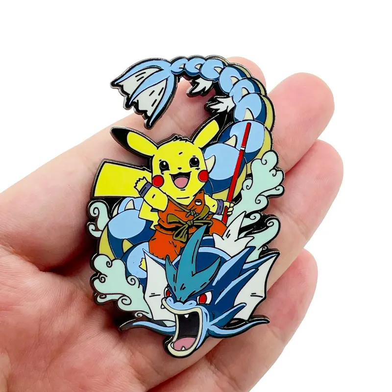 Pin logam karakter kartun anime OEM kustom Fashion murah lencana pin enamel lembut