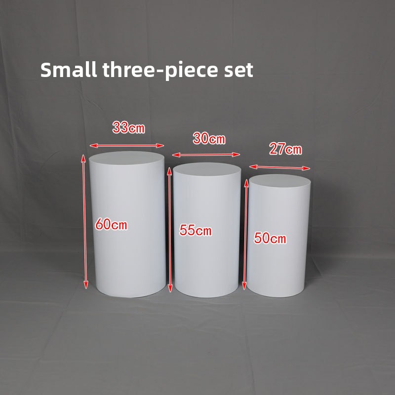 Conjunto pequeño de tres piezas.