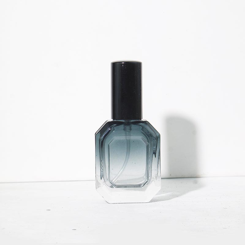 Dark green gradient bottle + black nozzle cap