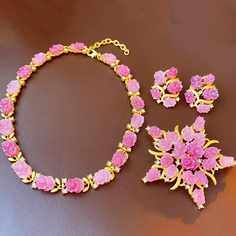 Kaimei 100 disegni gioielli di moda orecchini a fiore pieno di diamanti set di orecchini pendenti con fiori finti in resina rosa oro Vintage medievale