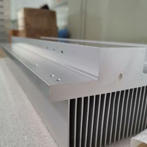 カスタムブラック陽極アルミニウムプロファイルヒートシンク70mm OD LEDアルミニウムヒートシンクフレキシブル長曲げ加工 - Product Image 4