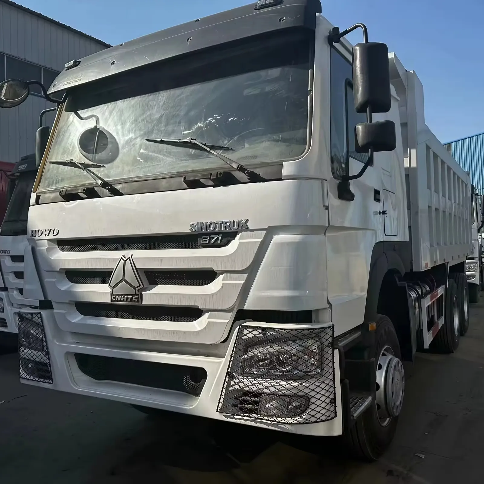 Yüksek performans gücü 371HP ile SINOTRUK HOWO6 * 4 371HP on tekerlekli beyaz ikinci el DAMPERLİ KAMYON