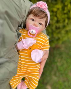 耐久性の高い柔らかいビニール生まれ変わった赤ちゃん人形、女の子のための可弱な指とつま先の柔らかいおもちゃ