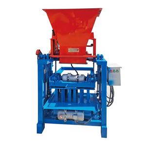 Máquina de bloques de conjunto completo de China, máquina de fabricación de ladrillos de cemento hueco, pequeña maquinaria de fabricación de bloques QT 4 15 automática - Product Image 1