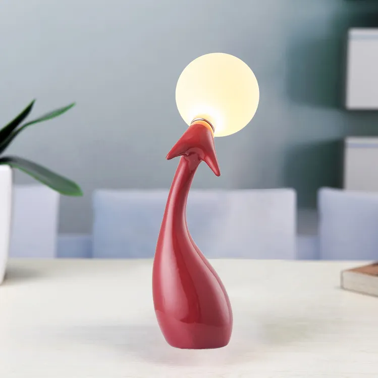 Decorazione creativa di lusso moderna lampada da tavolo con sfera in vetro design comodino camera da letto ceramica casa ornamenti animali lampada da tavolo a led