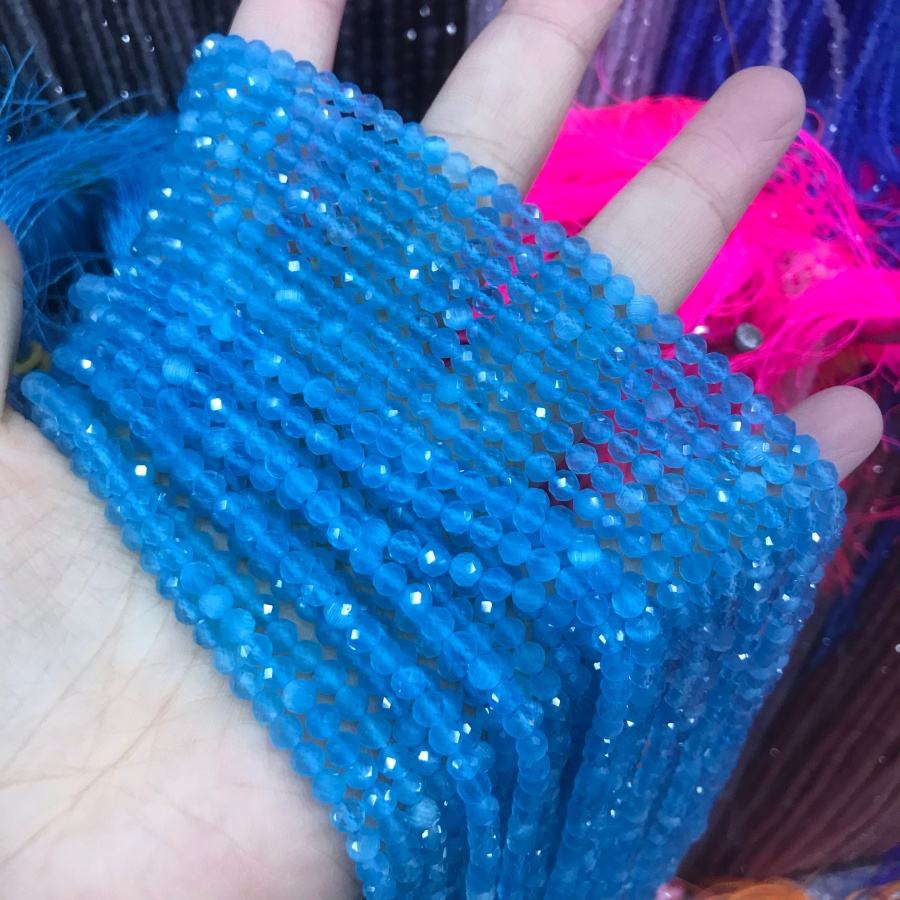 ตาแมวสีน้ำเงินเข้ม