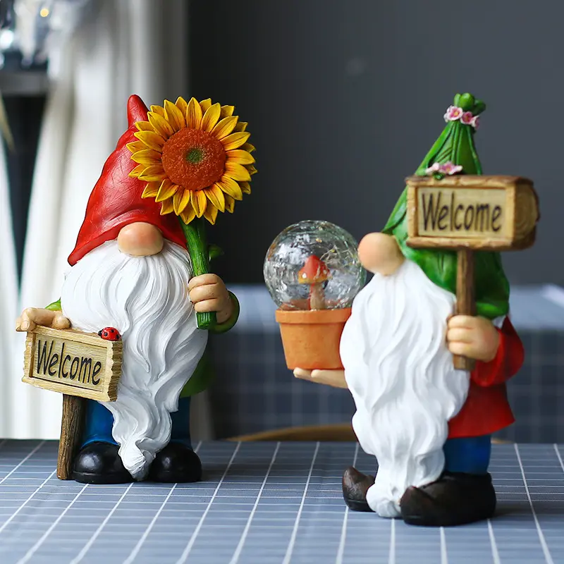 Custom wholesale White beard dwarf dwarf resin pendant solar lamp elf welcome sign Christmas gnome garden ornament