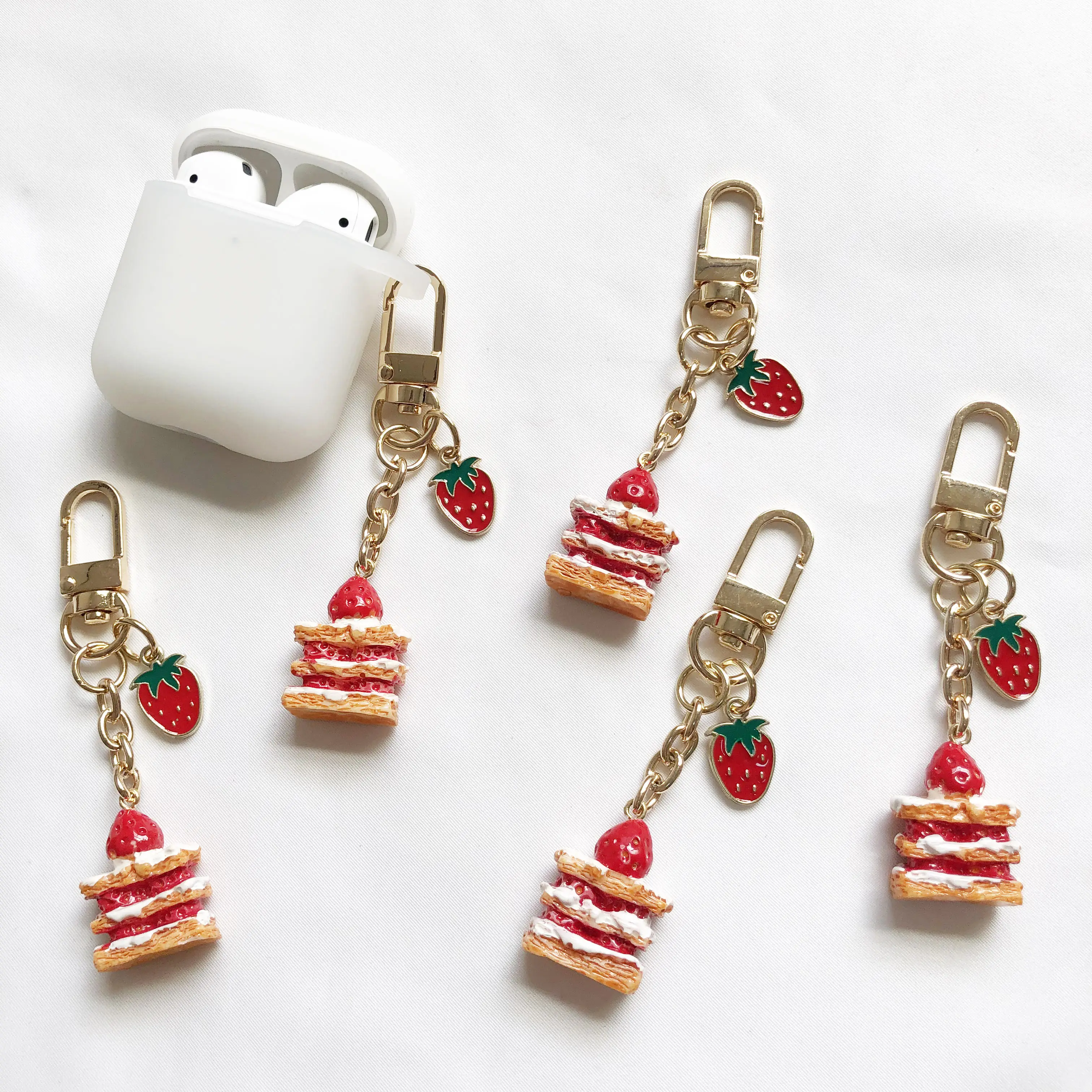Porte-clés Airpods en Silicone 3d lillangda gâteau fraise, accessoires de décoration pour écouteurs Bluetooth, coque de voiture, cadeau