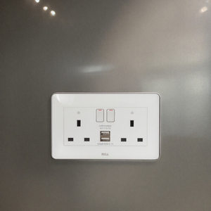 ซ็อกเก็ต UK คู่แบบทันสมัยและเรียบง่ายพร้อมสวิตช์และไฟแสดงสถานะและ3.1A USB/5V เหมาะสำหรับทั้งครอบครัว - Product Image 3
