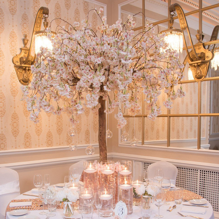 Pièce maîtresse d'arbre de table blush
