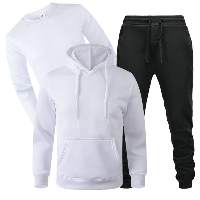 Blanco con pantalón negro.
