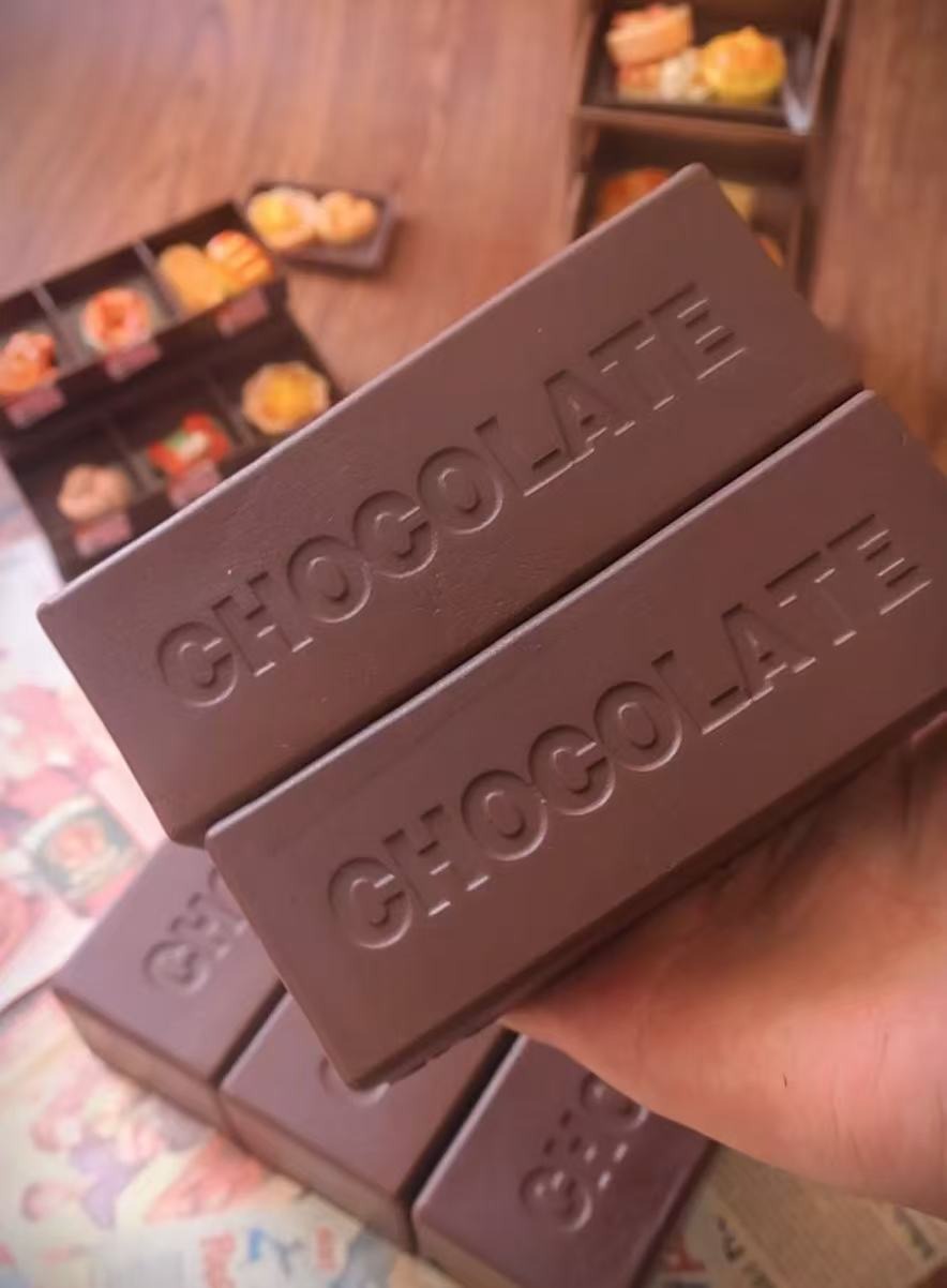 Bloque de chocolate negro con textura súper suave.