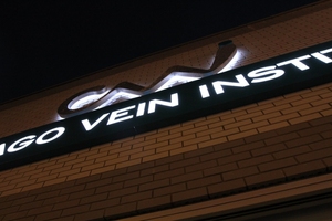 Letrero de letras LED retroiluminado 3D personalizado al por mayor para negocios, letrero de construcción con logotipo 3D con fuente de luz de neón para escaparates de empresas - Product Image 3