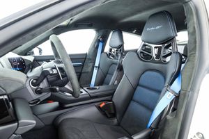 中古車2024ポルシェタイカンターボGT 21セダンローマイレージ