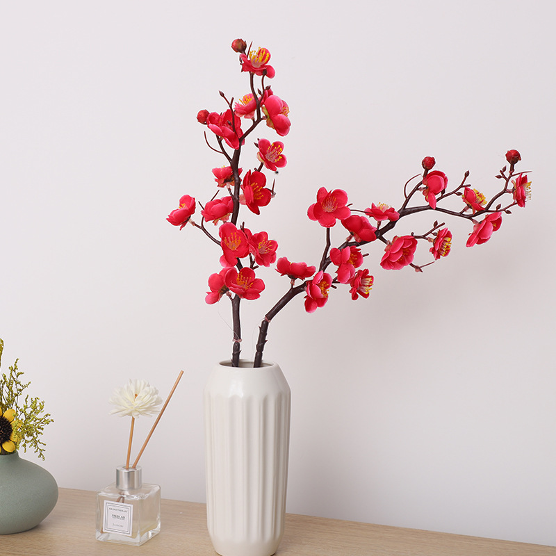 Fleur de prunier, rose rouge, simple